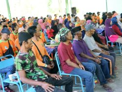 165 Orang Petugas Kebersihan dan Mitra Pemungut Sampah Ikut Makan Bakso Bersama di TPA Baleharjo