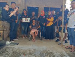 Berbagi Tidak Akan Pernah Rugi, FKJR Korlap Karangmojo Serahkan Bantuan Sembako