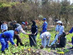 Jaga Kelestarian Lingkungan Pesisir, Polres Bantul bersama Mahasiswa Janabadra dan Masyarakat adakan Giat Bersih-bersih Pantai