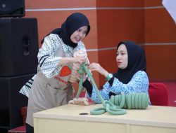 Kreatif, Produktif, dan Peduli: Kegiatan Merajut dan Berbagi di Pertemuan Rutin DWP Ditjen Dukcapil