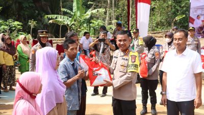 Polda DIY Bersama Polres Kulonprogo Gelar Program Bakti Bhayangkara 2024 di Kalirejo Kokap