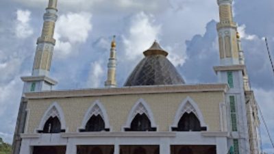 Pembangunan Masjid Agung Sultan Anum Sekadau, Sempat Mangkrak