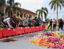 1.564 Botol Miras Berbagai Merk dan Jenis Dimusnahkan Polres Bantul