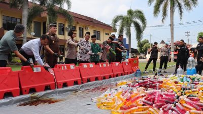 1.564 Botol Miras Berbagai Merk dan Jenis Dimusnahkan Polres Bantul