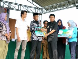 Bantuan DBHCHT Diserahkan Secara Simbolis oleh Plt. Bupati Heri Susanto kepada Petani Tembakau di Kalurahan Bendung Semin