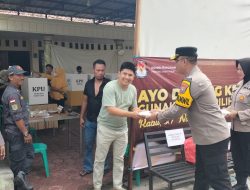Tarik Animo Warga Datang ke TPS, Polresta Sidoarjo Bagikan Makanan Gratis