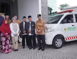 Anggota DPR RI Hibahkan Mobil Ambulans untuk LDII Surabaya