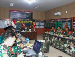 Komandan Satgas Pamtas Yonarmed 11 Kostrad Gelar Rapat Evaluasi Kinerja Selama 3 Bulan