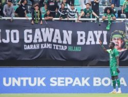 Pendukung Bonek Cilik Membuat Persebaya Surabaya Unggul 4-1 Saat Menjamu Persik Kediri di GBT