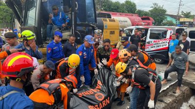 Polda DIY Turut Evakuasi dan Identifikasi Korban Terpeleset di Saluran Air Jalan Wates KM 10 Sedayu