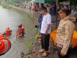 Bocah Perempuan Terpeleset dan Terbawa Arus Sungai Mbelik