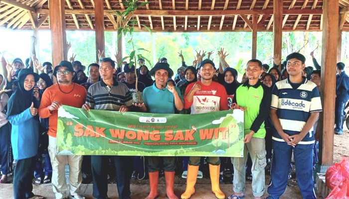 SMA Negeri 2 Playen Tanam 200 Bibit Pohon Buah di Padukuhan Padangan