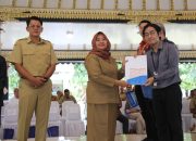 Secara Simbolis Bupati Sleman Sampaikan SPPT PBB P2 Tahun 2025