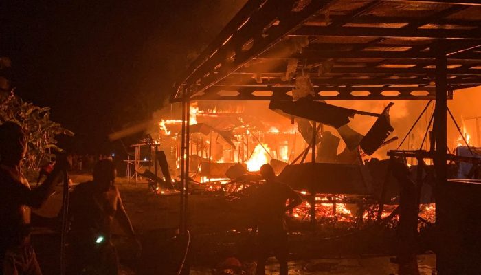 Si Jago Merah Hanguskan Tiga Rumah di Semaong