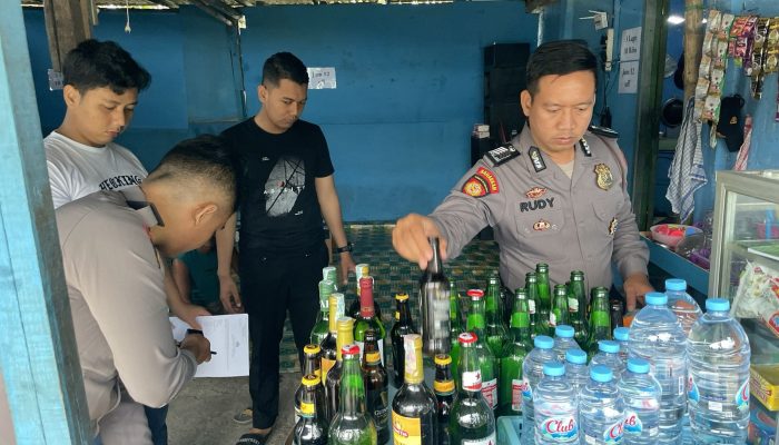 Polres Gresik Berantas Peredaran Miras, Sejumlah Pelaku Diamankan