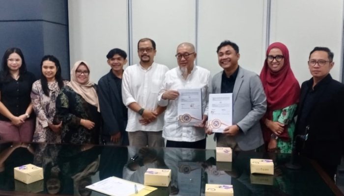 Kesepakatan Kerjasama Stikosa AWS dengan Fisip Unair
