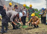 Bupati Endah Subekti Kuntariningsih Simbolis Peletakan Batu Pertama Pembangunan Perumahan Polri