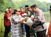 Bupati Gunungkidul Tebar Benih Ikan Bersama Warga Mandak, Sumbergiri, Ponjong