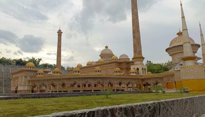 Pedagang Semrawut, Sampah Berserakan: Potret Buram Masjid An-Nahdla Bojonegoro