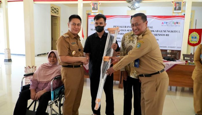 Penyandang Disabilitas dan Warga Kurang Mampu Terima Bantuan Sosial dari Pemkab Gunungkidul