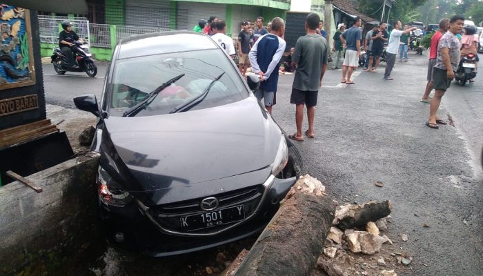 Kecelakaan di Simpang Empat Pasar Wiyoko, 4 Orang Dirawat di Rumah Sakit