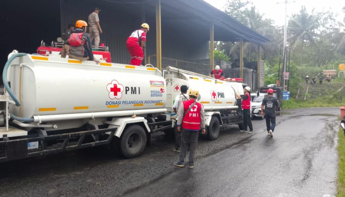 Bantu Pemadaman Kebakaran Pabrik, PMI Bantul Kirim 2 Unit Armada Tangki Air