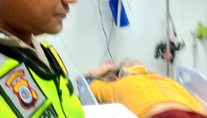 Tabrak Water Barier, Pemotor Honda Beat Dilarikan ke Rumah Sakit