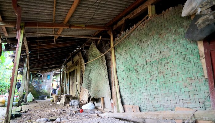 Kisah Ketua RT yang Tinggal di Rumah Nyaris Roboh, Bupati Endah Langsung Tindaklanjuti