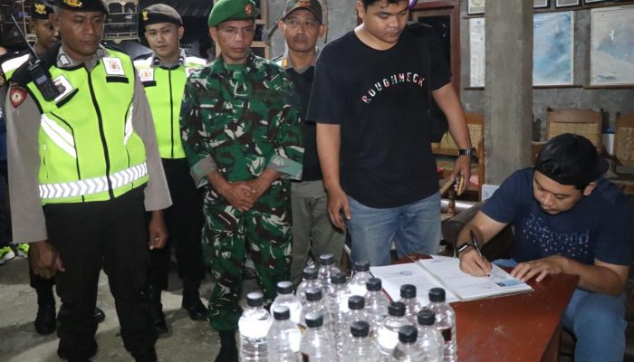Polres Gunungkidul Bersama TNI dan Satpol PP Sita Puluhan Botol Miras Ilegal Jenis Arak Bali dan Ciu