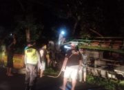 Rem Blong, Truk Muatan Ayam Potong Terbalik di Jalan Kaligesing-Nanggulan