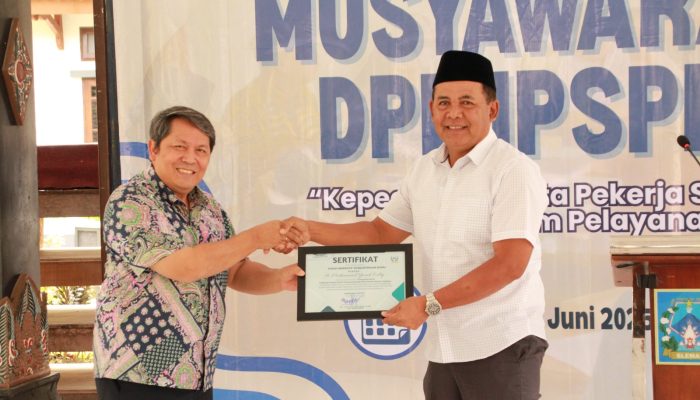Tokoh Inspiratif Kesejahteraan Sosial, H. Muhammad Yazid Terima Penghargaan dari IPSPI DIY