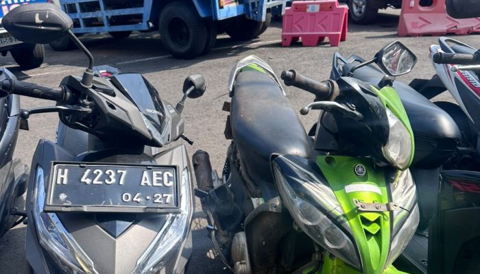 Putar Balik Tanpa Peringatan, Dua Pengendara Motor Terluka