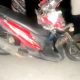 Tabrak Mobil yang Berhenti di Lampu Merah, Pemotor Dilarikan ke Rumah Sakit