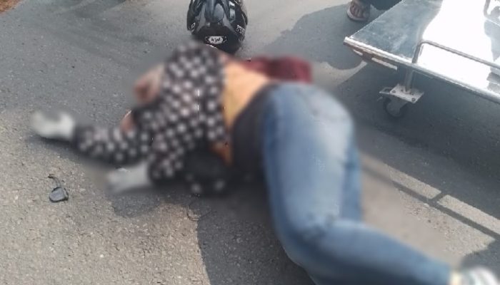 Pemotor Honda Vario Terjatuh Akibat Tumpahan Solar, Korban Dilarikan ke Rumah Sakit
