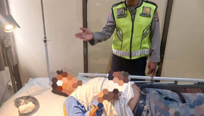 Warga Tanjungsari Dilarikan ke Rumah Sakit Akibat Terpeleset Ceceran Solar