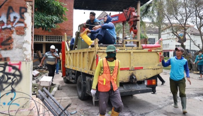 Ricuh Aksi di Mapolda DIY: Fasilitas Publik Terbakar, Sultan Turun Tangan Redam Massa