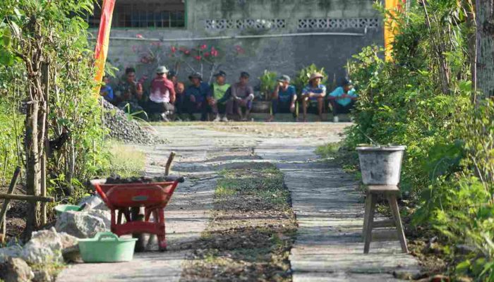 Warga Wiyoko Kompak Bangun Talud, Bupati Endah: Semua Harus Punya Rasa Handarbeni!