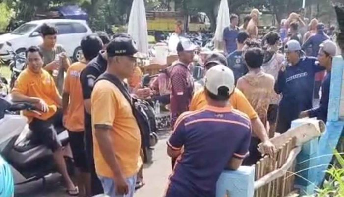 Kapal Nelayan Terbalik Dihantam Ombak di Pantai Nglolang, Satu Orang Masih Hilang