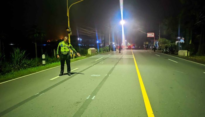 Meninggal Seketika! Pemotor di Wates Tertabrak Kijang Innova Saat Menyeberang Dini Hari