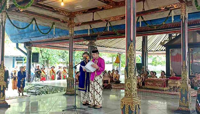 Sabda Dalem Menggema di Siti Hinggil: Era Pakoe Boewono XIV Resmi Dibuka