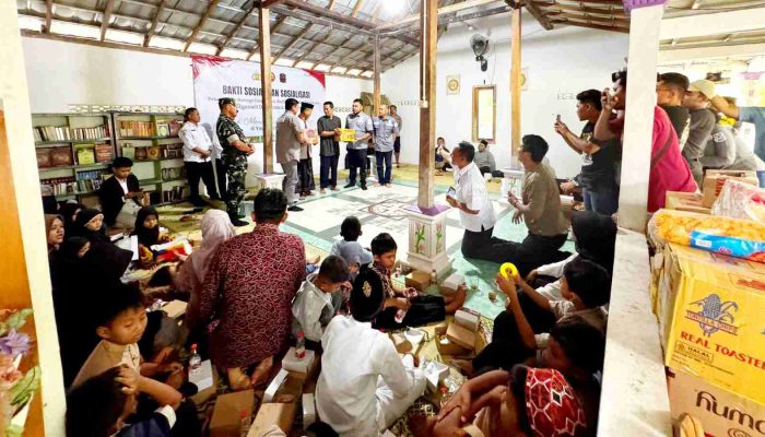 Sentuh Hati Anak Yatim, Densus 88 AT Polri Gelar Baksos dan Sosialisasi Cegah Terorisme di Paliyan