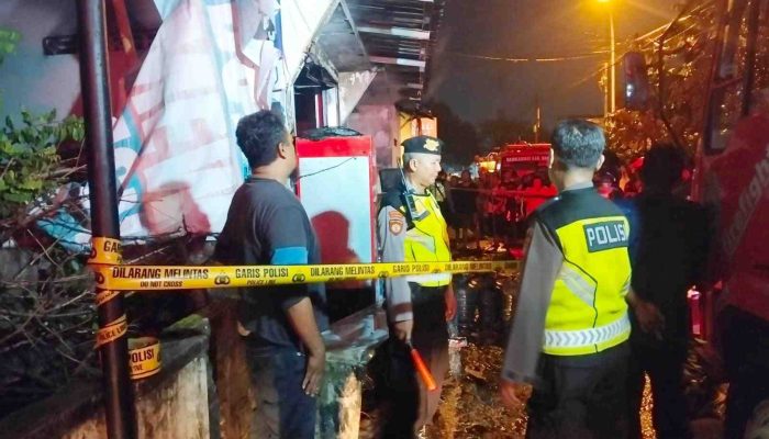 Api Mengamuk di Wonocatur, Warung Kelontong Terbakar Saat Pengisian BBM