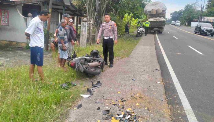 Truk dan Beat Bertabrakan di Sentolo, Satu Korban Terluka