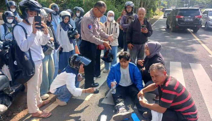 Motor Tersenggol Mobil Saat Disalip di Patuk, Pengendara Terluka