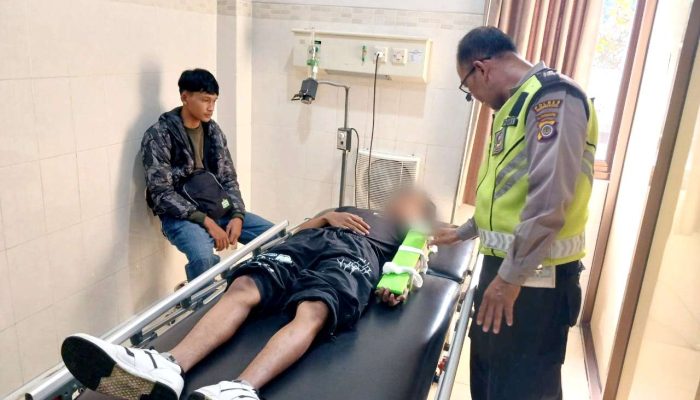 Motor Disenggol Lalu Tertabrak, Pengendara Motor Patah Tulang