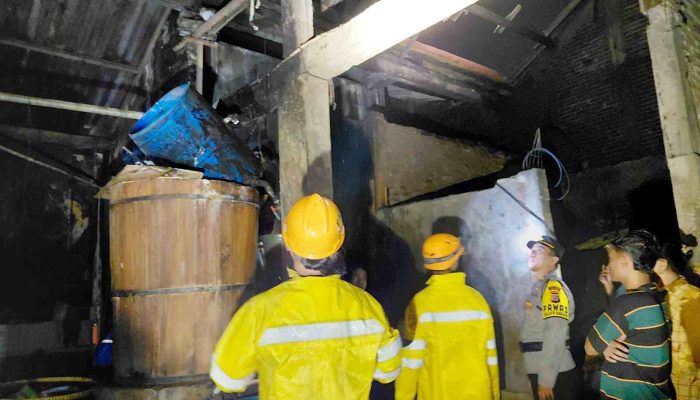 Pabrik Tahu Terbakar, Diduga Akibat Sisa Bara Tungku