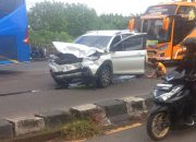Truk Putar Arah Mendadak di Banguntapan, Mobil Ertiga Ringsek