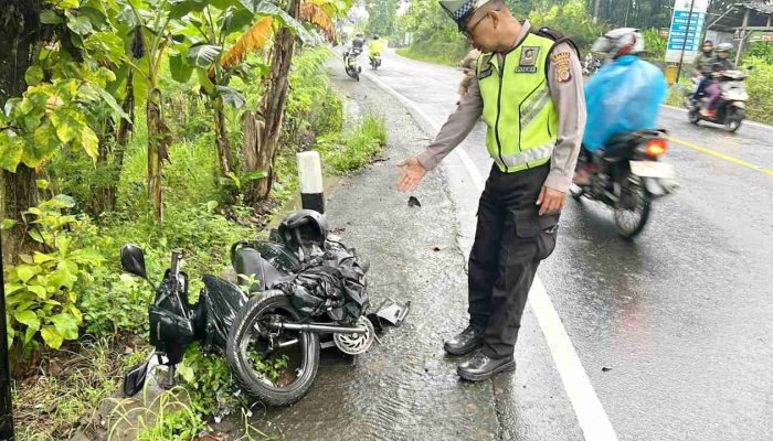 Motor Ringsek Usai Senggol Truk di Jalan Jogja-Wonosari, Pengendara Terluka