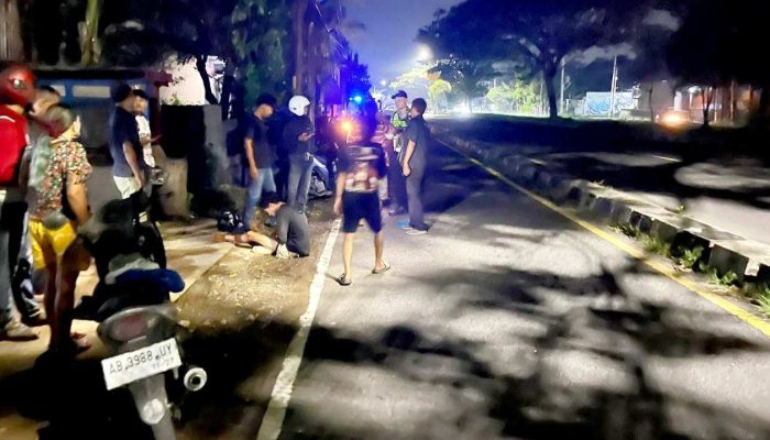 Honda Vario Tabrak Tiang Internet, Pengendara Patah Tangan