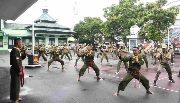 Motivasi Prajurit, Danrem 072/Pamungkas Tinjau Langsung Latihan Pencak Silat Militer